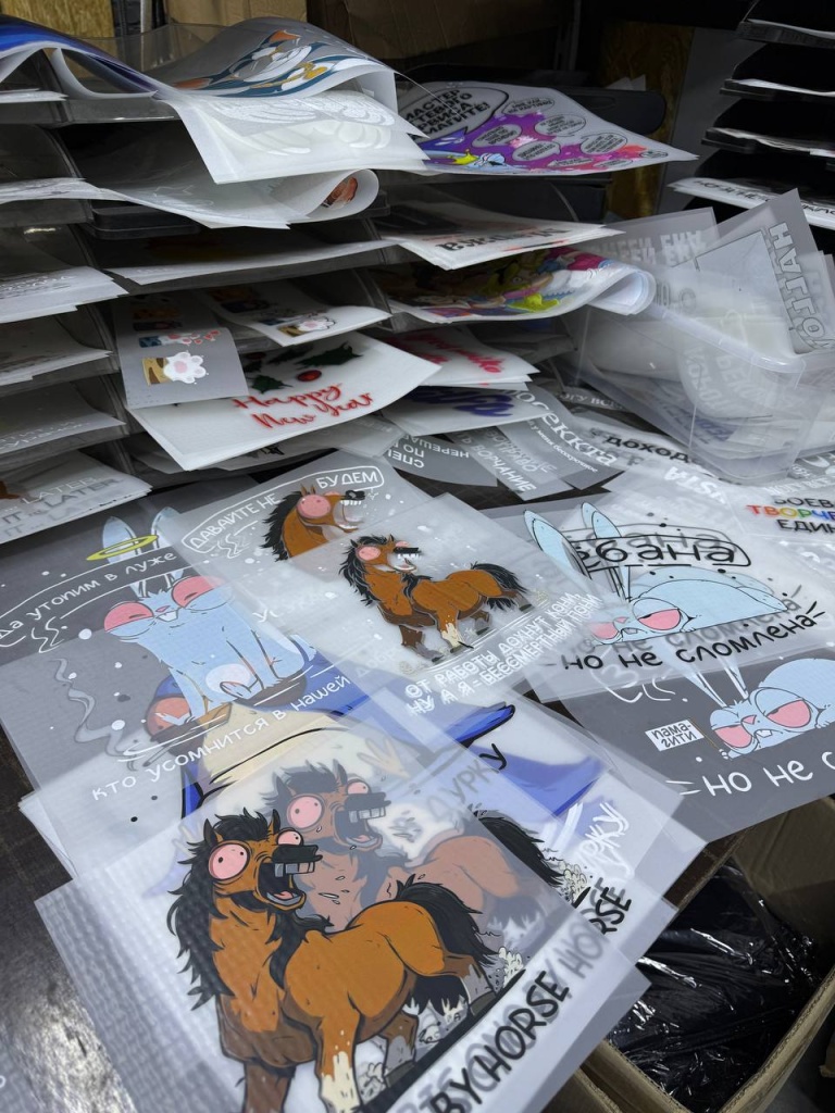 стопка авторских DTF принтов стопка авторских DTF принтов